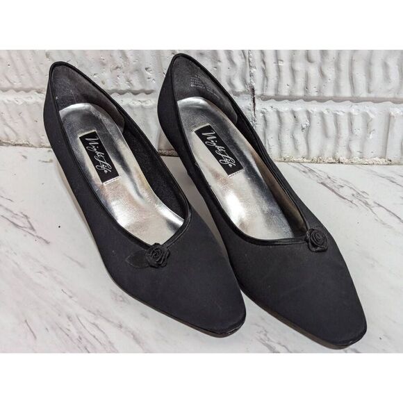 Night Life Women's Black Fabric Rosette Trimmed Pump  Flat Shoe Size 9M - Picture 2 of 9